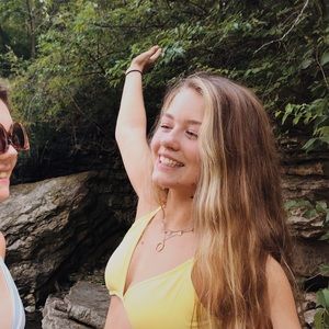 Meet your Posher, Holly